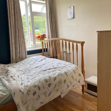 Private Lovely Double Bedroom High Wycombe Bagian luar foto