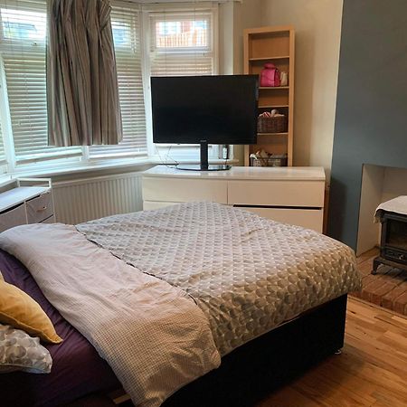 Private Lovely Double Bedroom High Wycombe Bagian luar foto