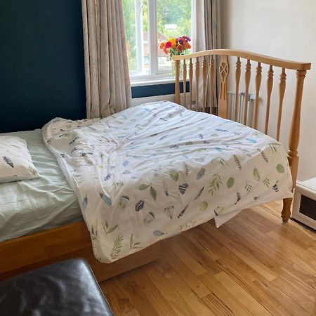 Private Lovely Double Bedroom High Wycombe Bagian luar foto